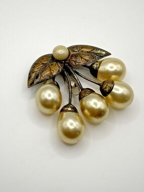 Vintage Faux Pearl Clip Teardrop Design Bronze Leafy Setting Large Jewelry Pin
